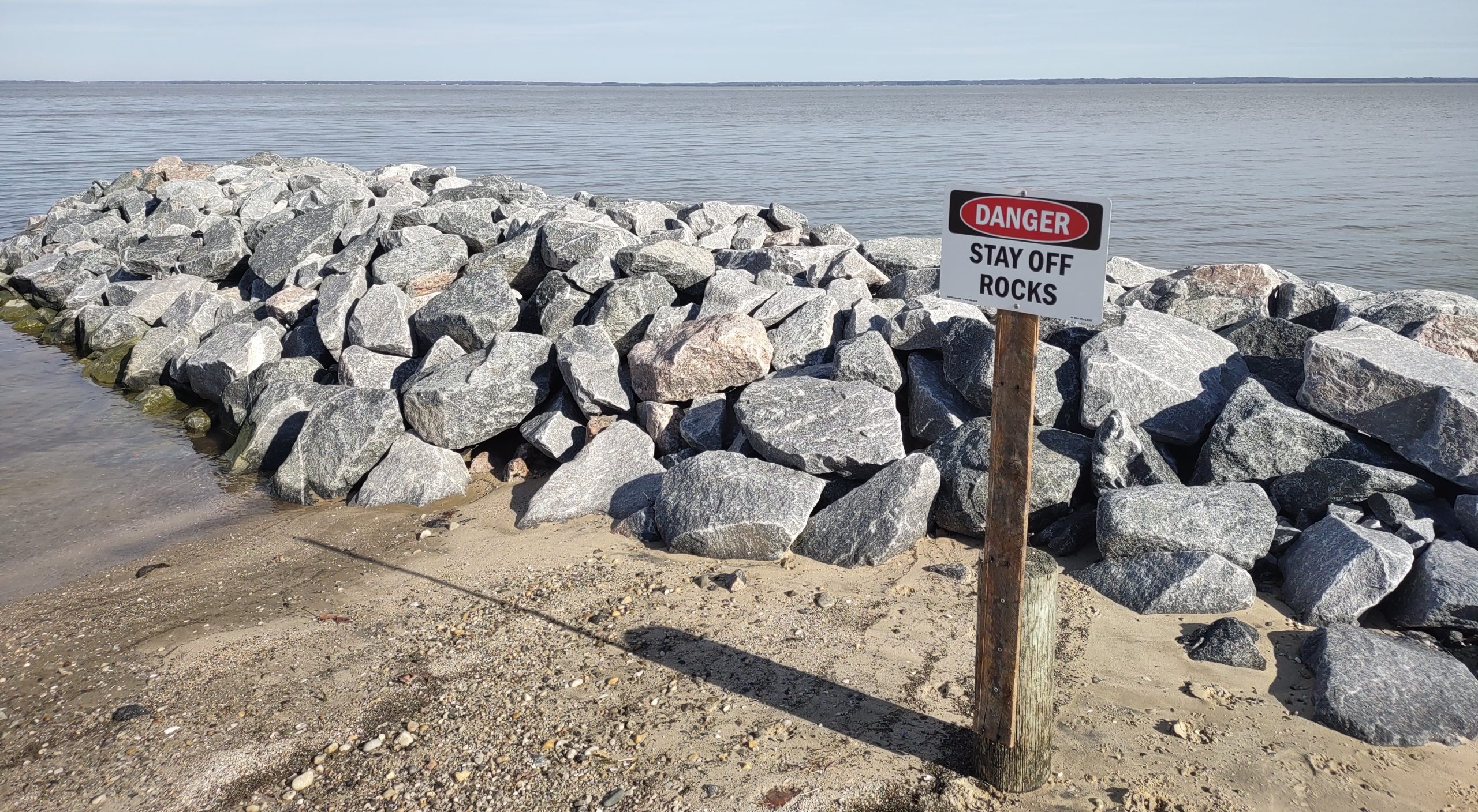 DANGER STAY OFF THE ROCKS! Glebe Harbor Cabin Point